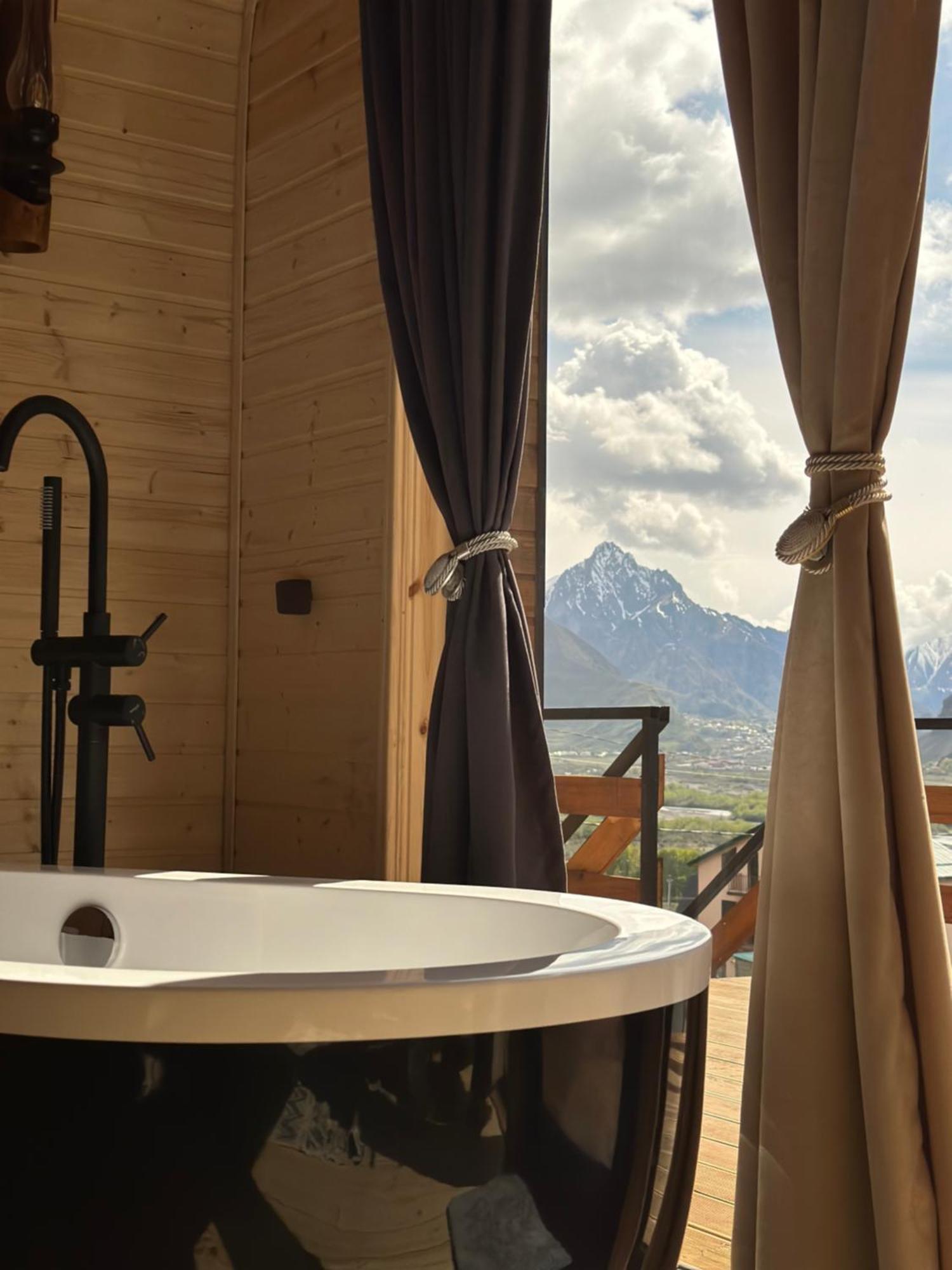 Outdoor Cottages Kazbegi Екстериор снимка