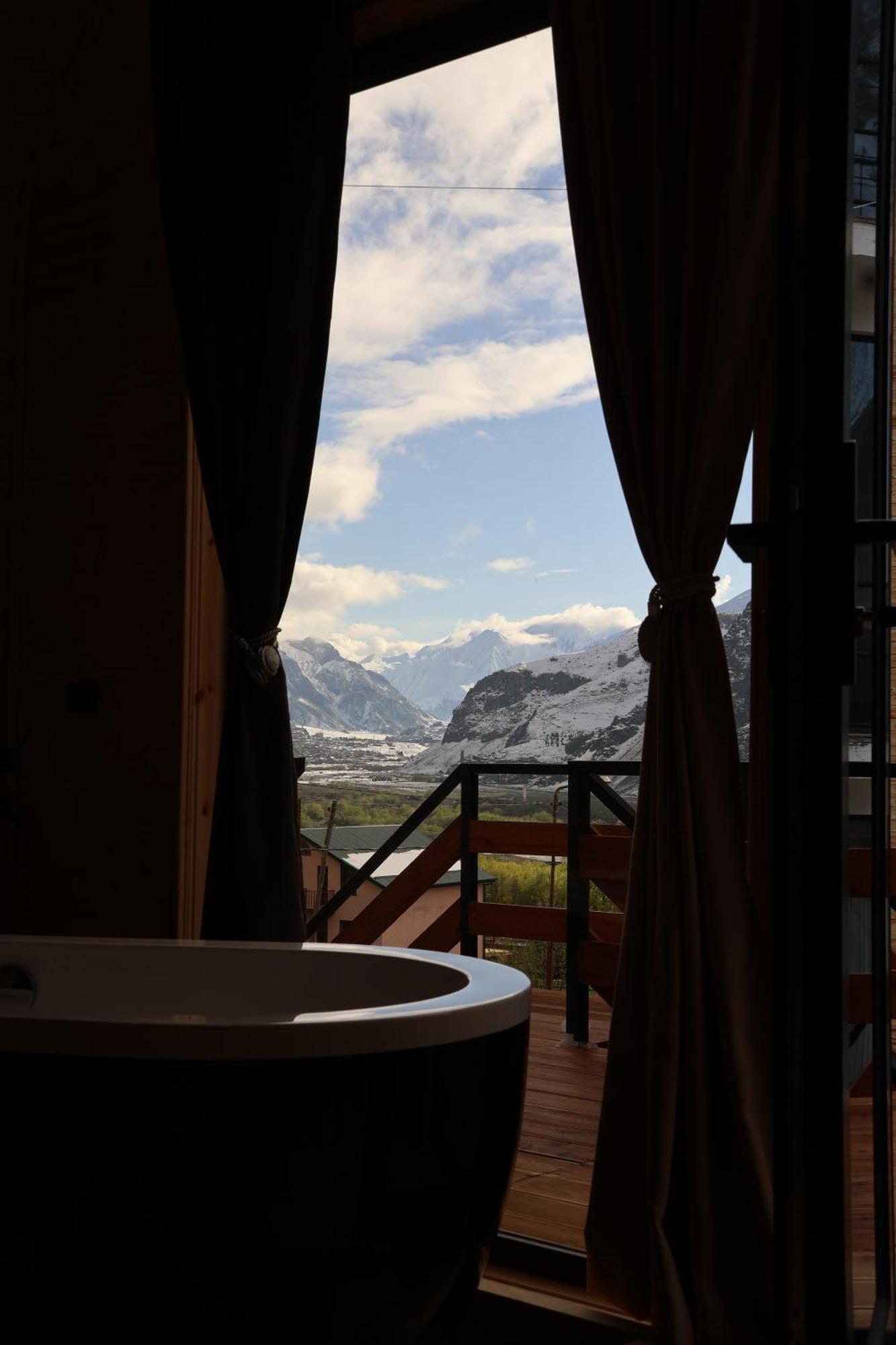 Outdoor Cottages Kazbegi Екстериор снимка